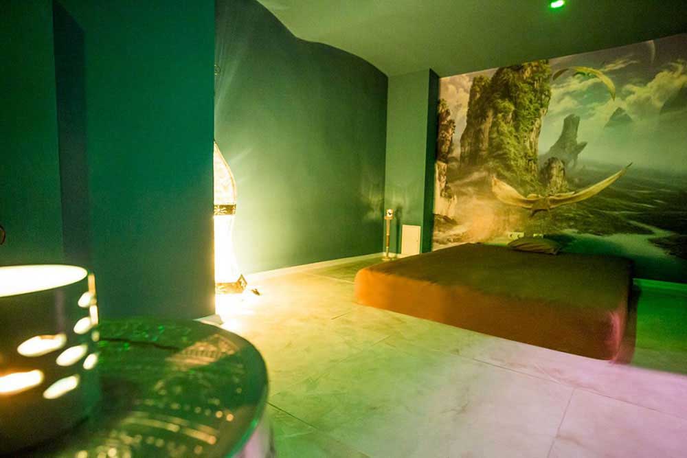 Dekoration und Wohlfühlatmosphäre im Tantra Studio Köln